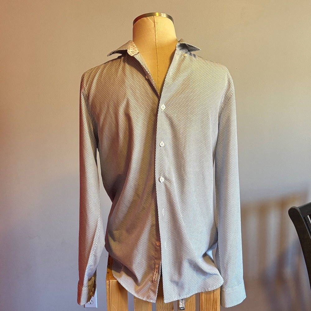 Men's Casual Button-Down Shirt in Light Blue Micro-Pattern